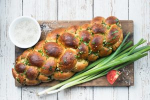 חלת שום ועשבי תיבול. צילום: נמרוד סונדרס