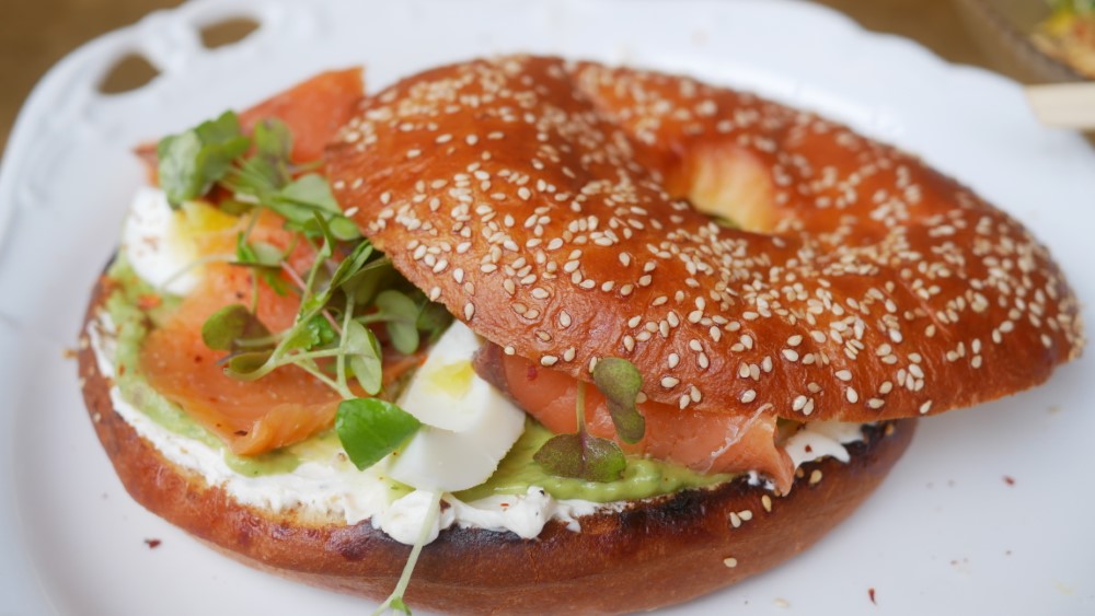 בייגל גבינה, דלאל. צילום: גיל גוטקין