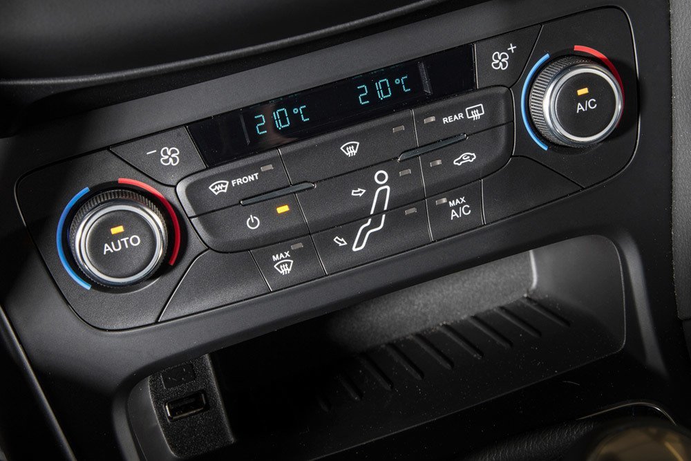 Focus RS Dual Temperature Control About The Car