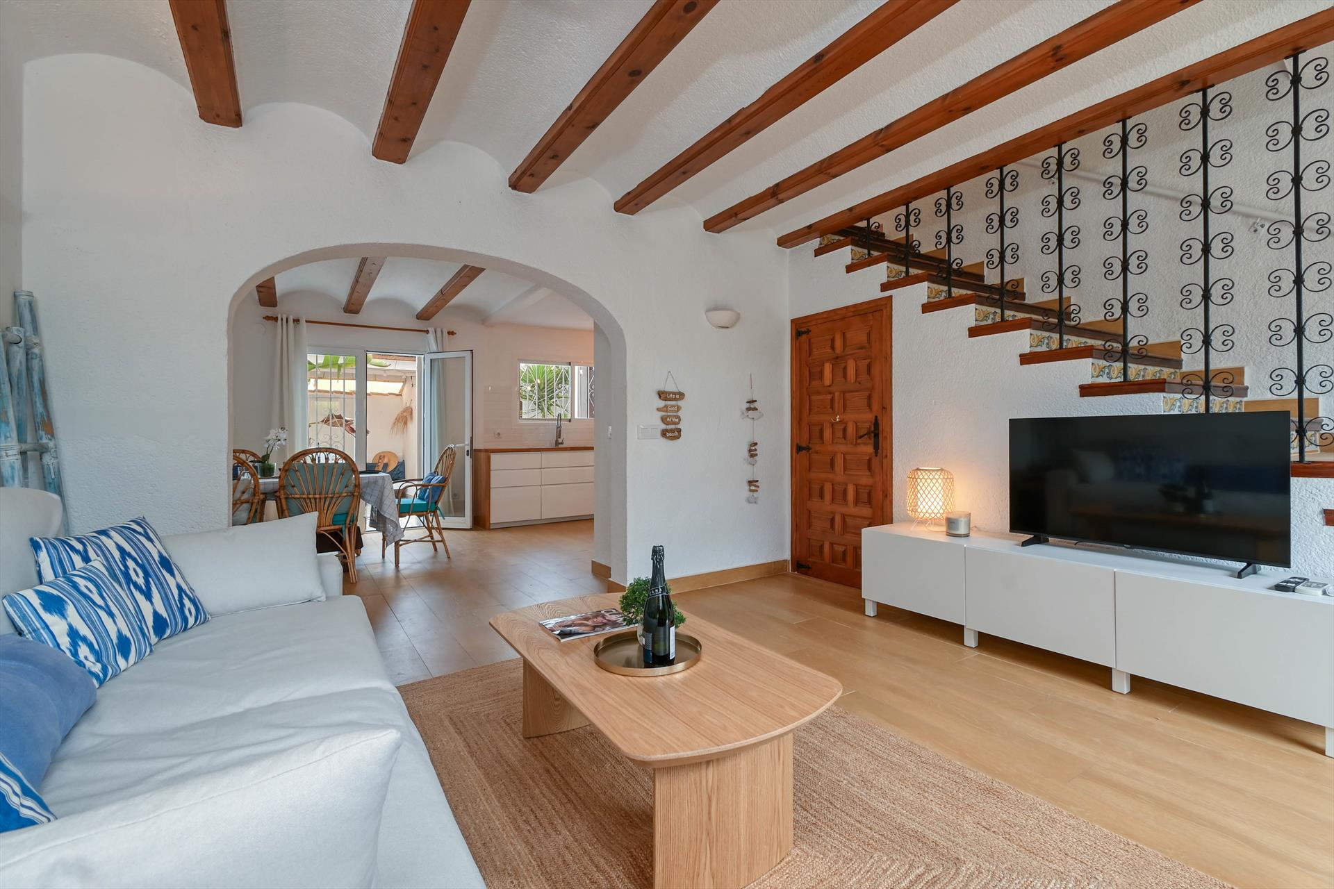Interior living area at Jardin Blanco in Spain