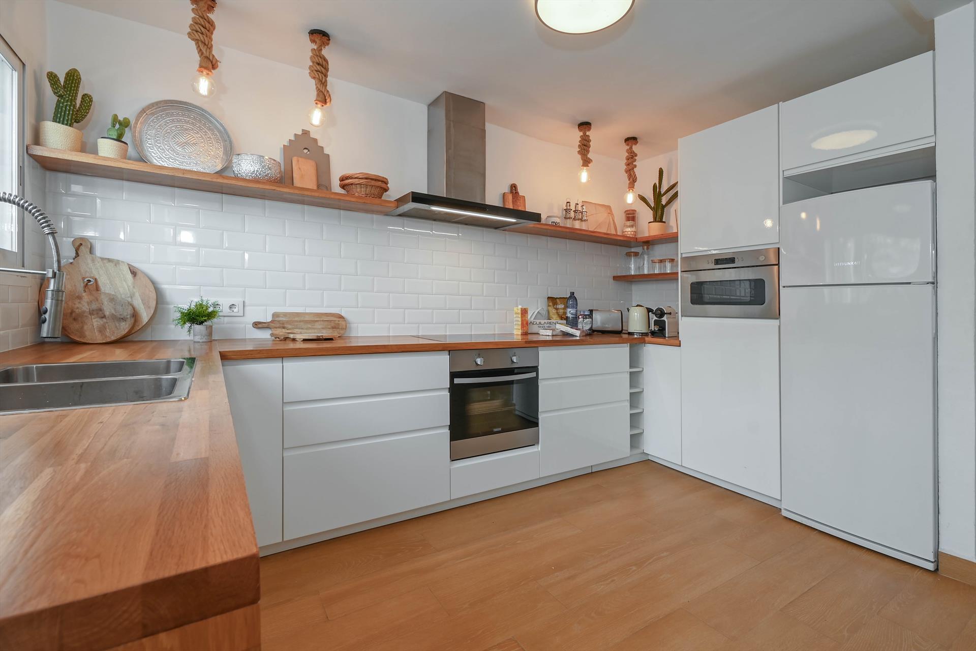 Kitchen facilities at Jardin Blanco in Spain