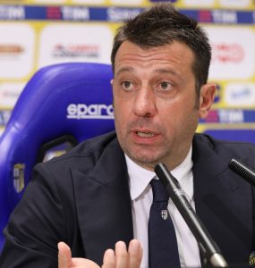 Gara Di Seria A Tra Juventus E Parma Allo Allo Juventus Stadium Di Torino. DAversa Allenatore Del Parma.