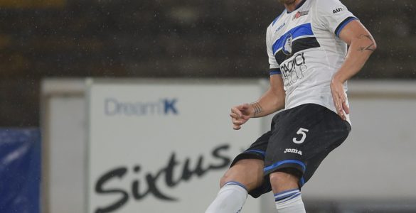 Gara Di Seria A Tra Napoli E Atalanta Al San Paolo Di Napoli. Andrea Masiello In Azione.