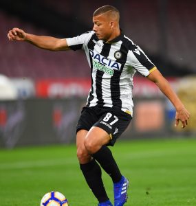 Gara Di Seria A Tra Napoli E Udinese Allo Stadio San Paolo Di Napoli. De Maio DellUdinese In Azione