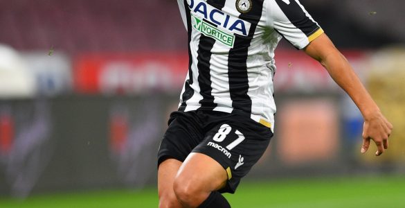 Gara Di Seria A Tra Napoli E Udinese Allo Stadio San Paolo Di Napoli. De Maio DellUdinese In Azione