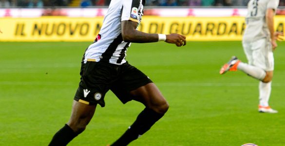 Gara Di Seria A Tra Napoli E Udinese Allo Stadio San Paolo Di Napoli. Seko Fofana DellUdinese In Azione