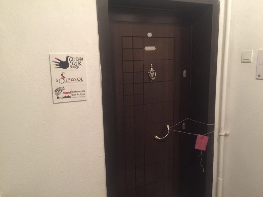 Gündem Cocukin toimisto suljettuna