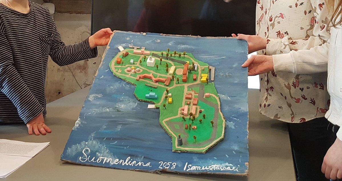 Suomenlinnan 6. luokkalaisten tekemä kohokartta Suomenlinnan Iso Mustasaaresta.