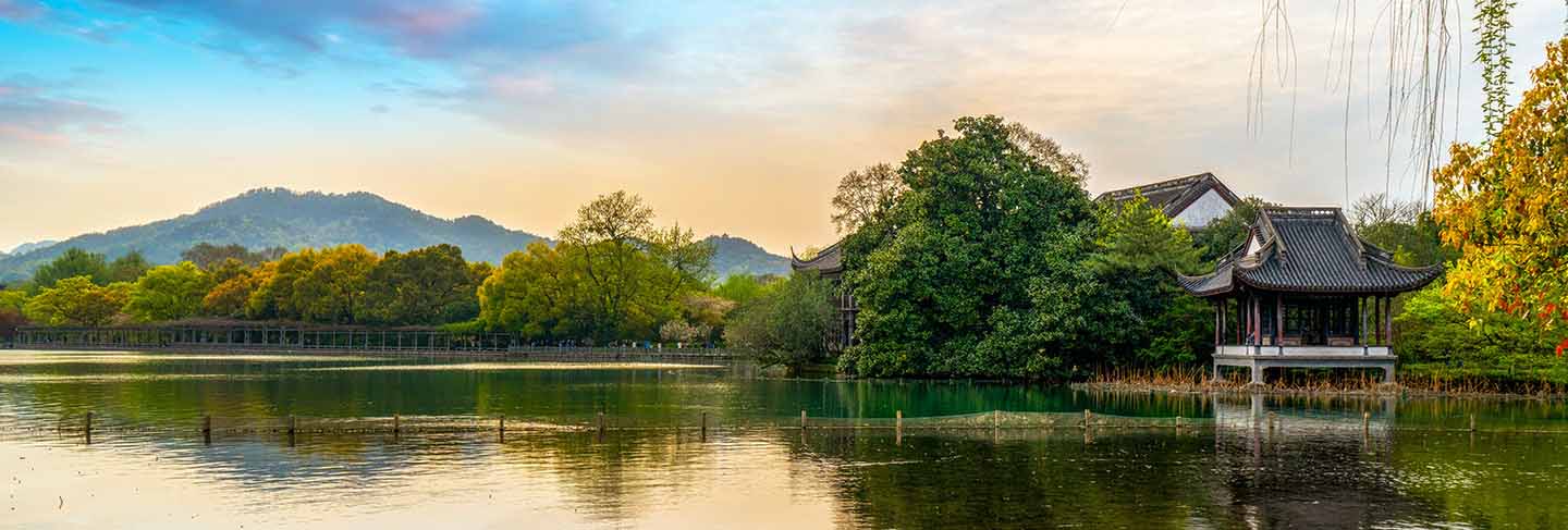 The beautiful landscape and architectural landscape of west lake in hangzhou
