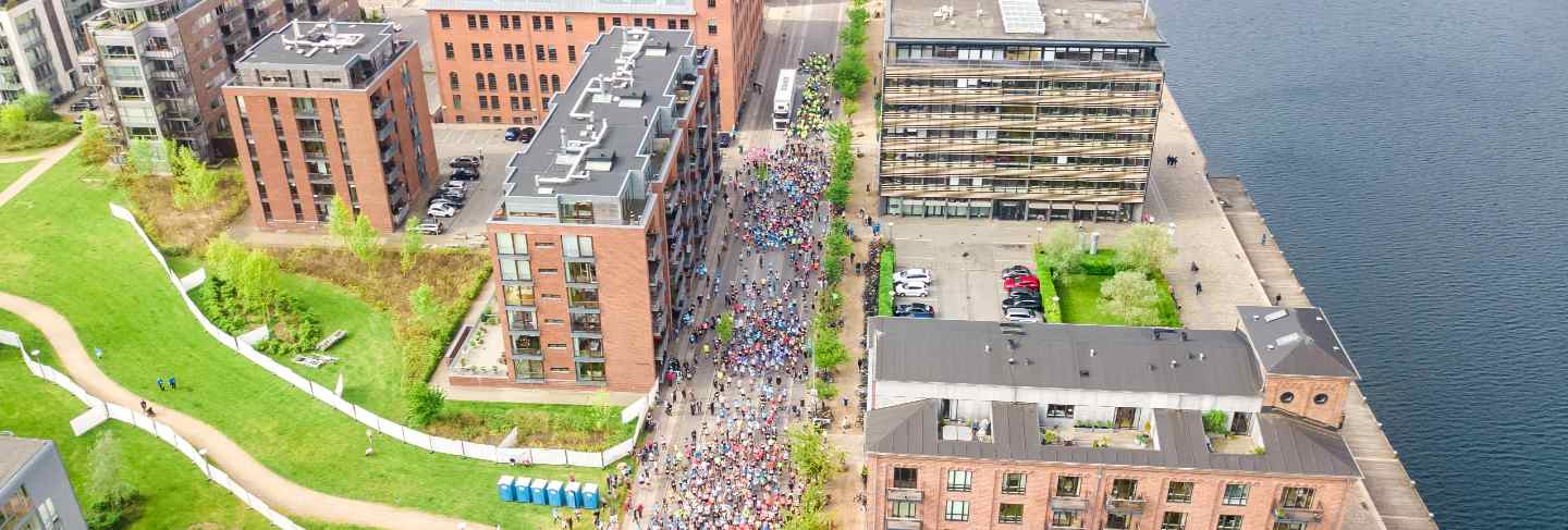 Marathon running race, aerial view of start and finish line with many runners from above, road racing, sport competition, copenhagen marathon, denmark