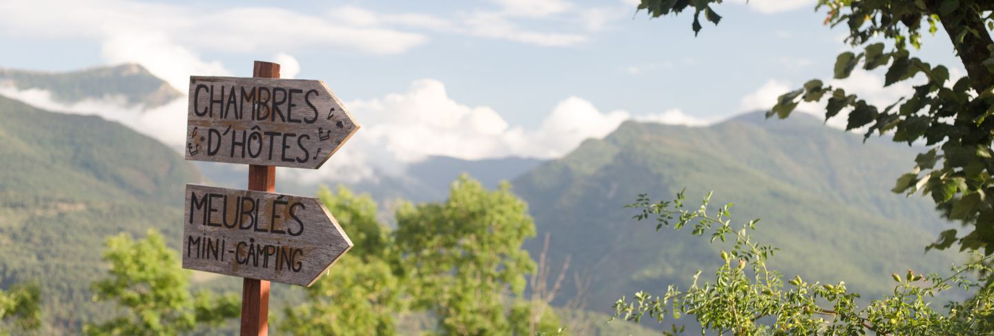 Hiking sign in the forest