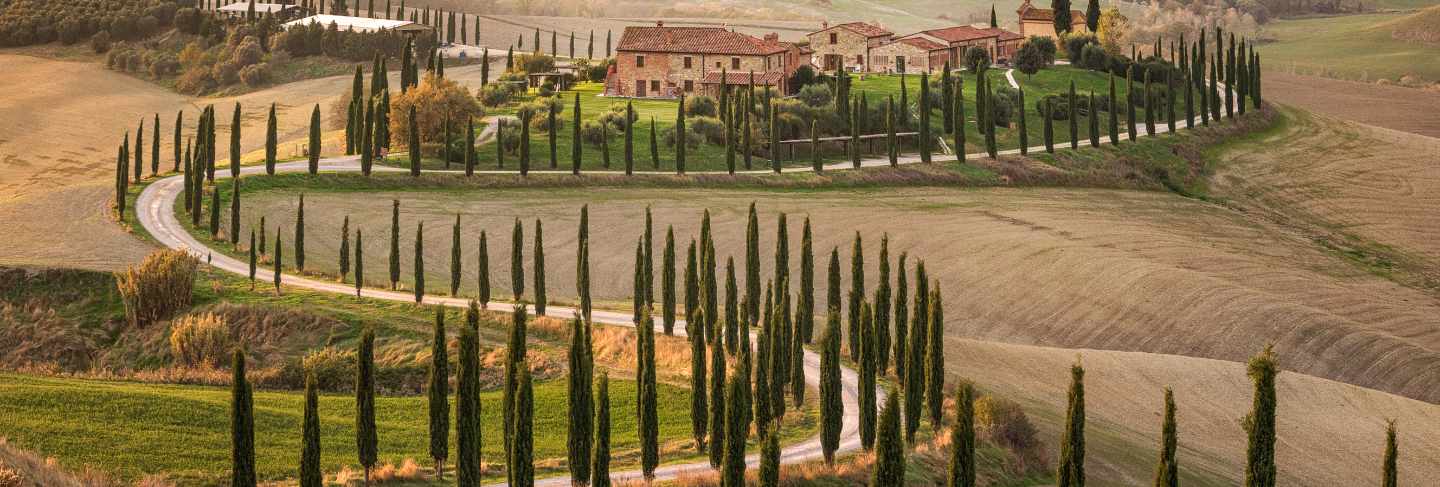 Common italian countryside. farm house and amazing fields near val d'orcia. tuscany. siena. italy. europe