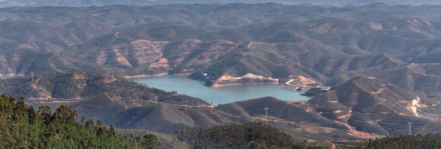 Odelouca dam in monchique. portugal, algarve