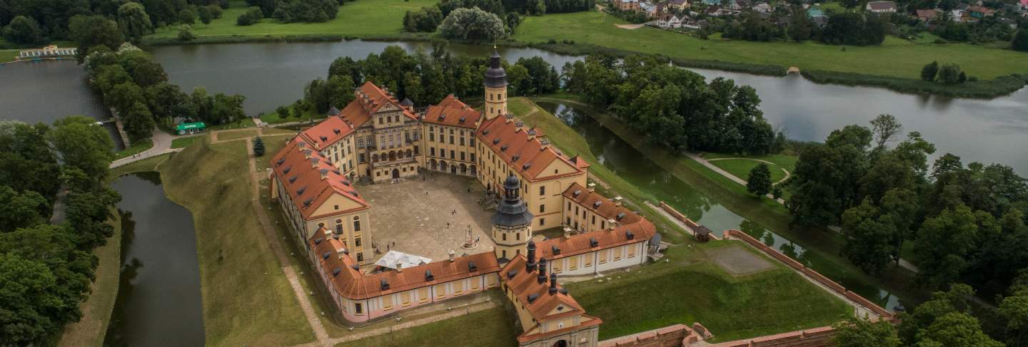 Nesvizh, belarus - july, 2019: nesvizh castle architectural, residential and cultural complex of radziwill dynasty world heritage collection architectural monument of xvii century renaissance