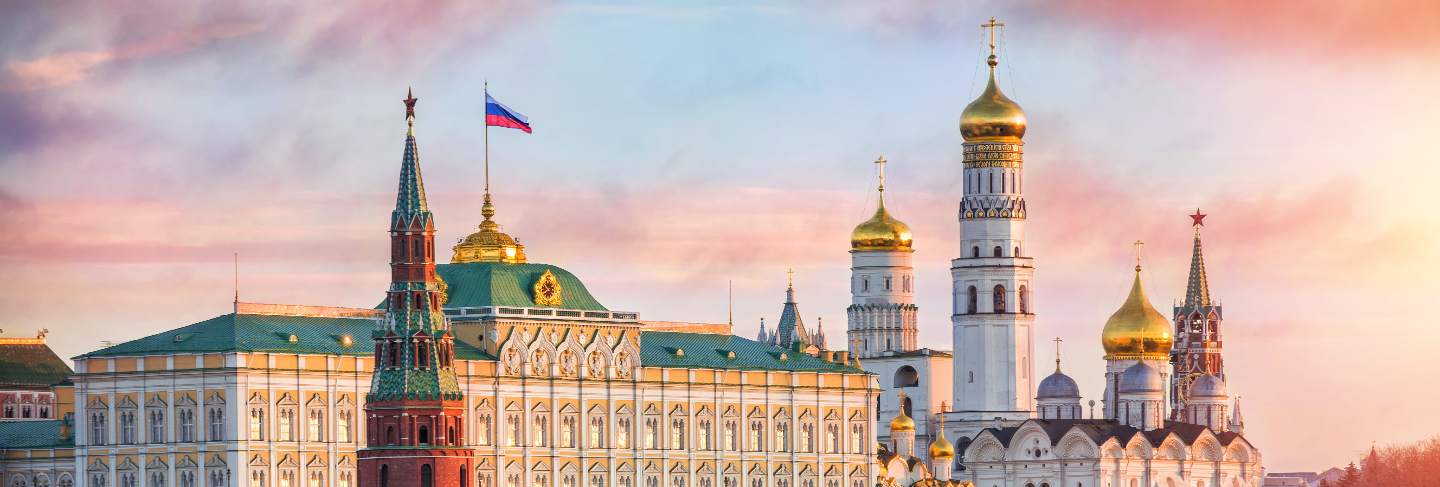 Towers and churches of the moscow kremlin in the morning sun