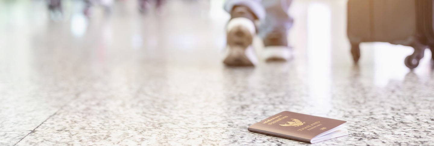 Travelers lost their passport at the airport