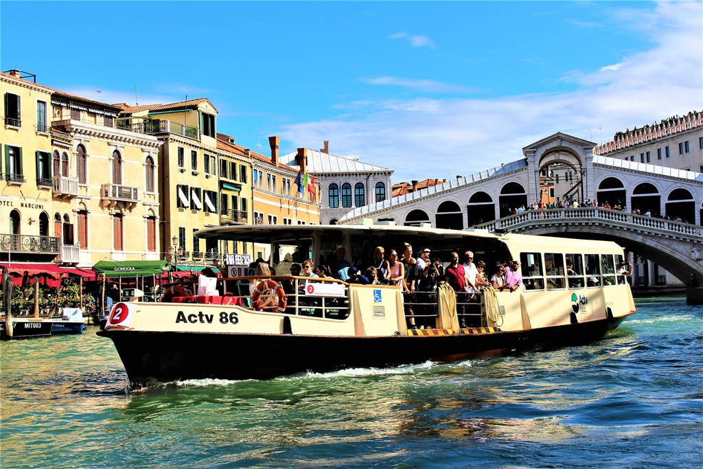 Buses in Venice, how to travel to and from Venice