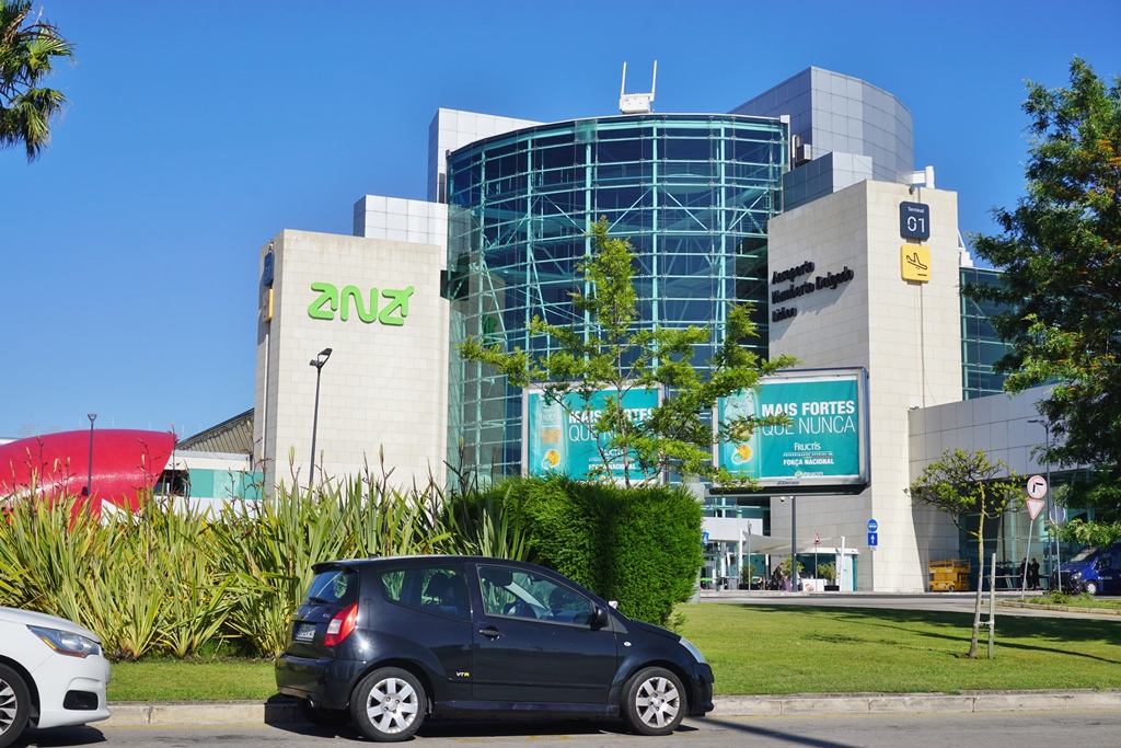 Airports in Portugal, map, codes and arrival information