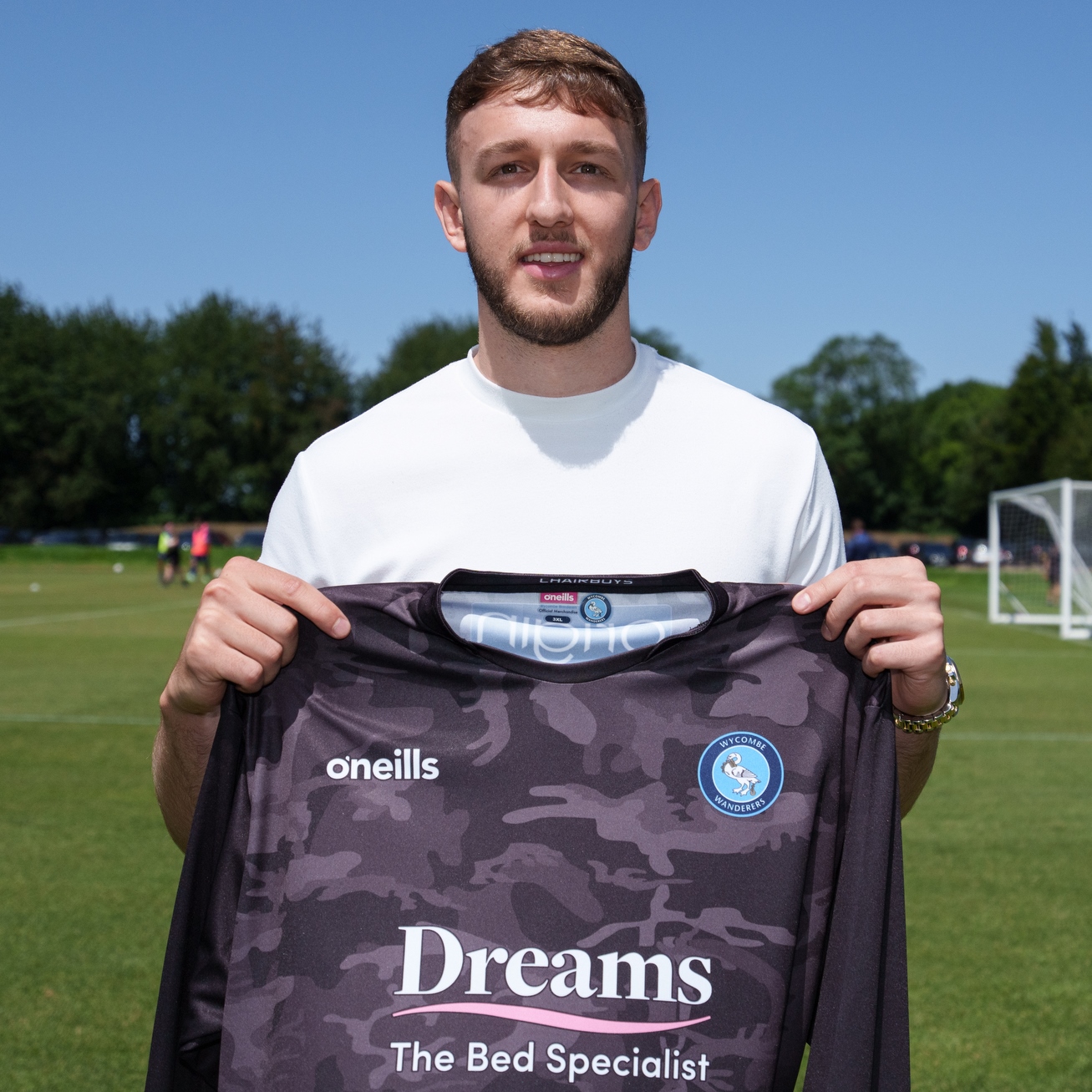 Adam Przybek Bergabung dengan Persib Bandung: Eks Penjaga Gawang Timnas Wales U-21 Membuat Langkah Baru di Liga 1