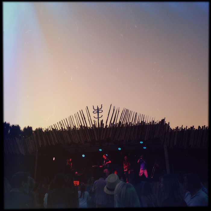 Het veldpodium met Skampida