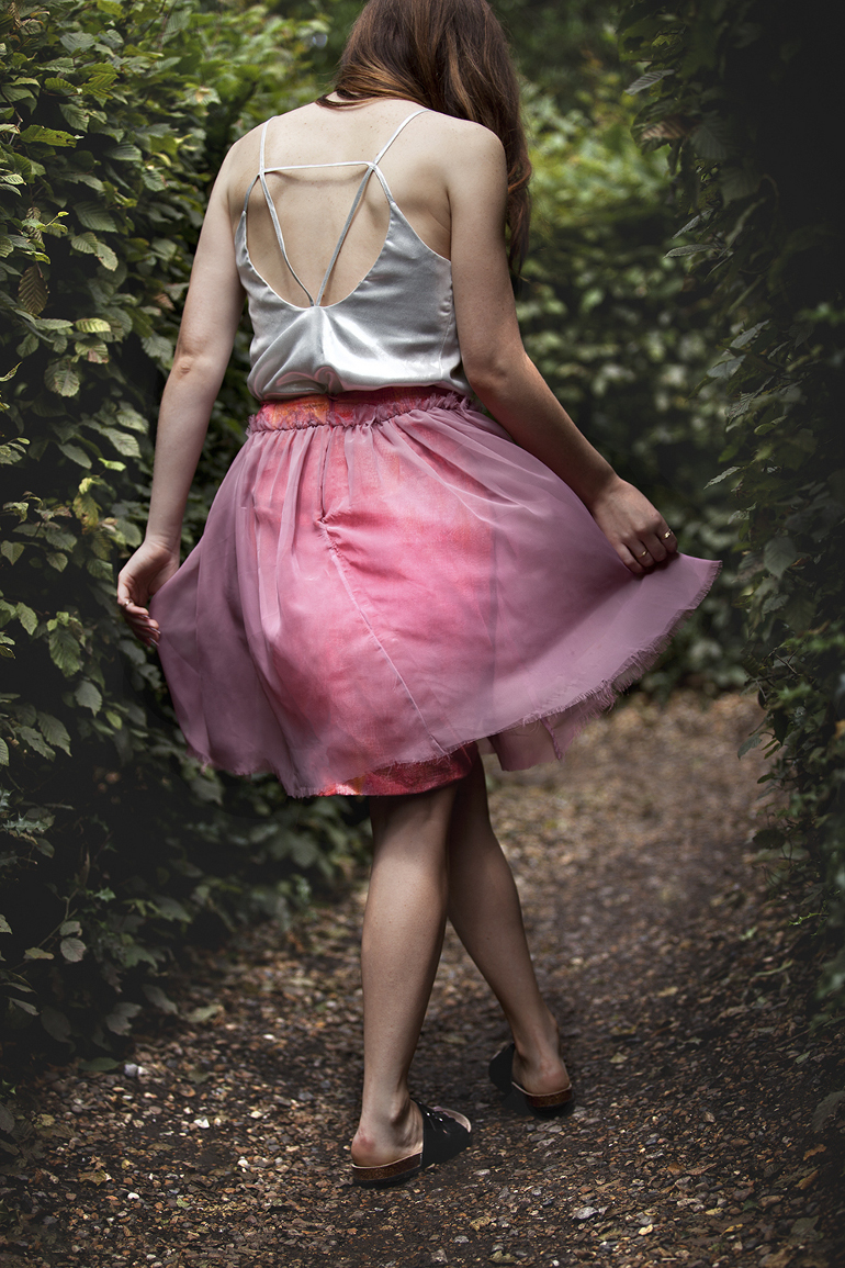 Girl in the palace outfit 3 06