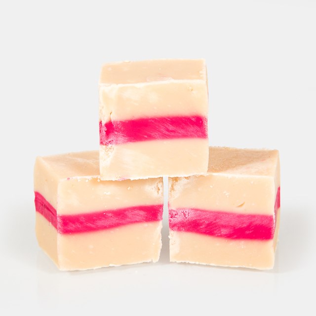 FUDGE FACTORY JAMMIE DODGER FUDGE 2 kilo TUB