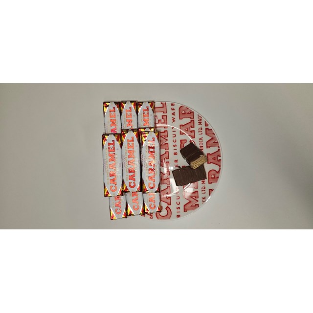 Tunnocks Caramel Wafer 8" Ceramic Plate with 12 Free Caramel Wafers