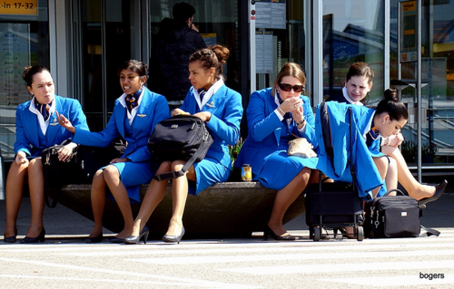 Fly me to the moon: How to book cheap flights