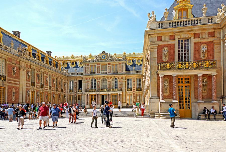 9 perks of living in a tourist hotspot!