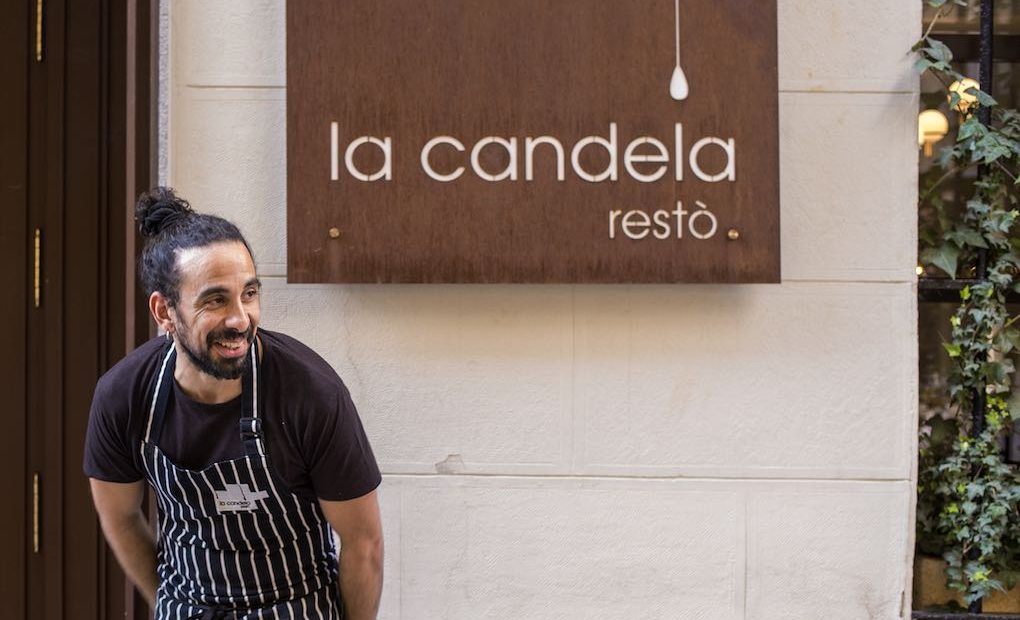 El chef Samy Alí Rando en la puerta de su restaurante. El chef Samy Alí Rando en la puerta de su restaurante.