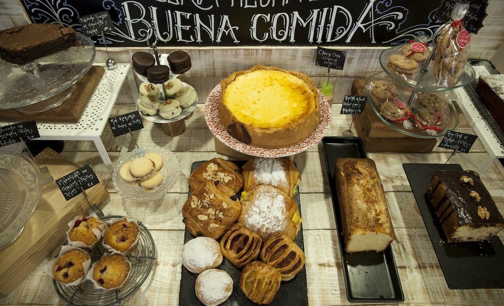 Mesa de repostería de 'La Guinda' con dulces argentinos. Foto: Garikoitz Díaz. Mesa de repostería de 'La Guinda' con dulces argentinos. Foto: Garikoitz Díaz.