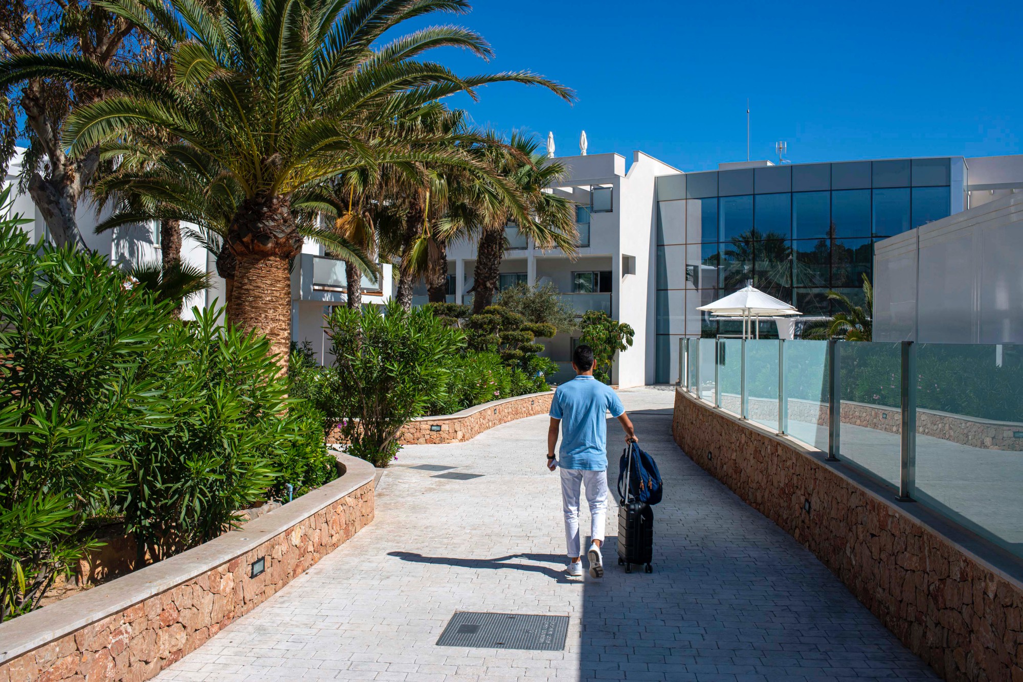 Hotel 'Blanco' (Es Pujols, Formentera): zona ajardinada Hotel 'Blanco' (Es Pujols, Formentera): zona ajardinada