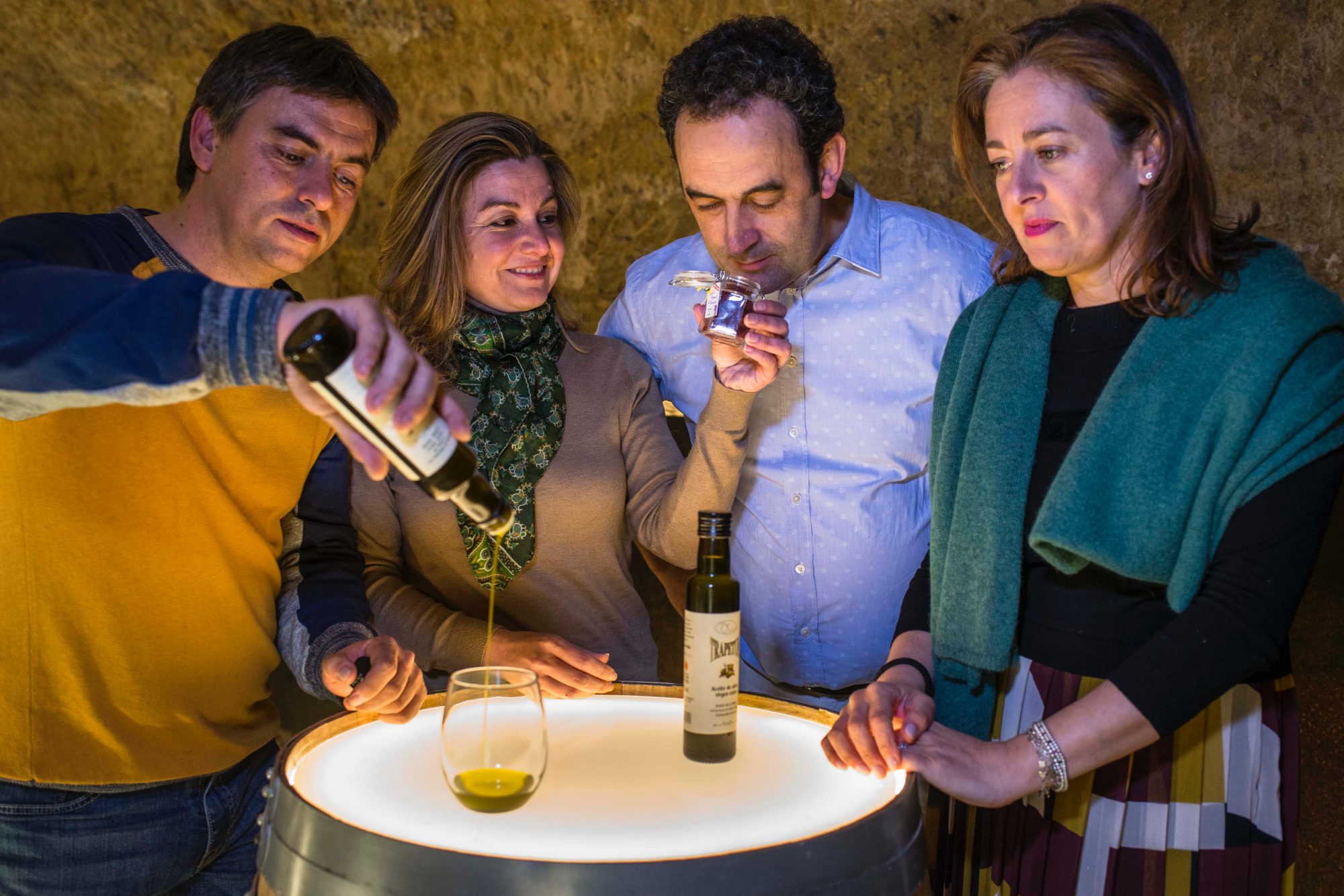 Miguel Martínez (almazara 'El Alberque'), Fernando Sáenz ('Obrador Grate'), Leticia Zorzano (azafrán 'Castillo Aguas Mansas') y Angelines González Miguel Martínez (almazara 'El Alberque'), Fernando Sáenz ('Obrador Grate'), Leticia Zorzano (azafrán 'Castillo Aguas Mansas') y Angelines González