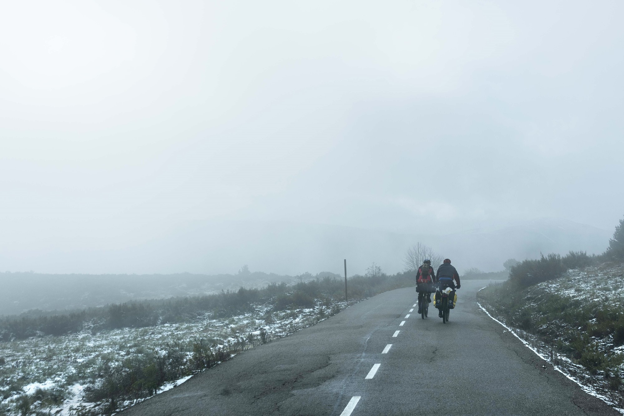 Los caminos de los arrieros y sus “machos” (mulas) hoy recorridos por peregrinos. Los caminos de los arrieros y sus “machos” (mulas) hoy recorridos por peregrinos.