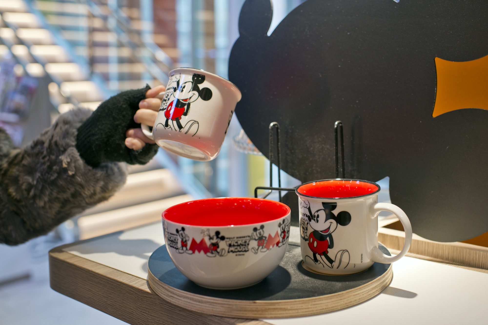 Regalos que te sacan de un apuro: juego de tazas de Mickey Mouse versión 'vintage'. Regalos que te sacan de un apuro: juego de tazas de Mickey Mouse versión 'vintage'.