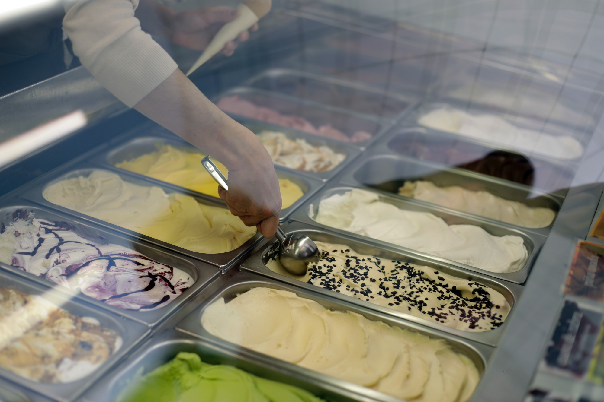 Heladería 'dellaSera': mostrador de helados Heladería 'dellaSera': mostrador de helados