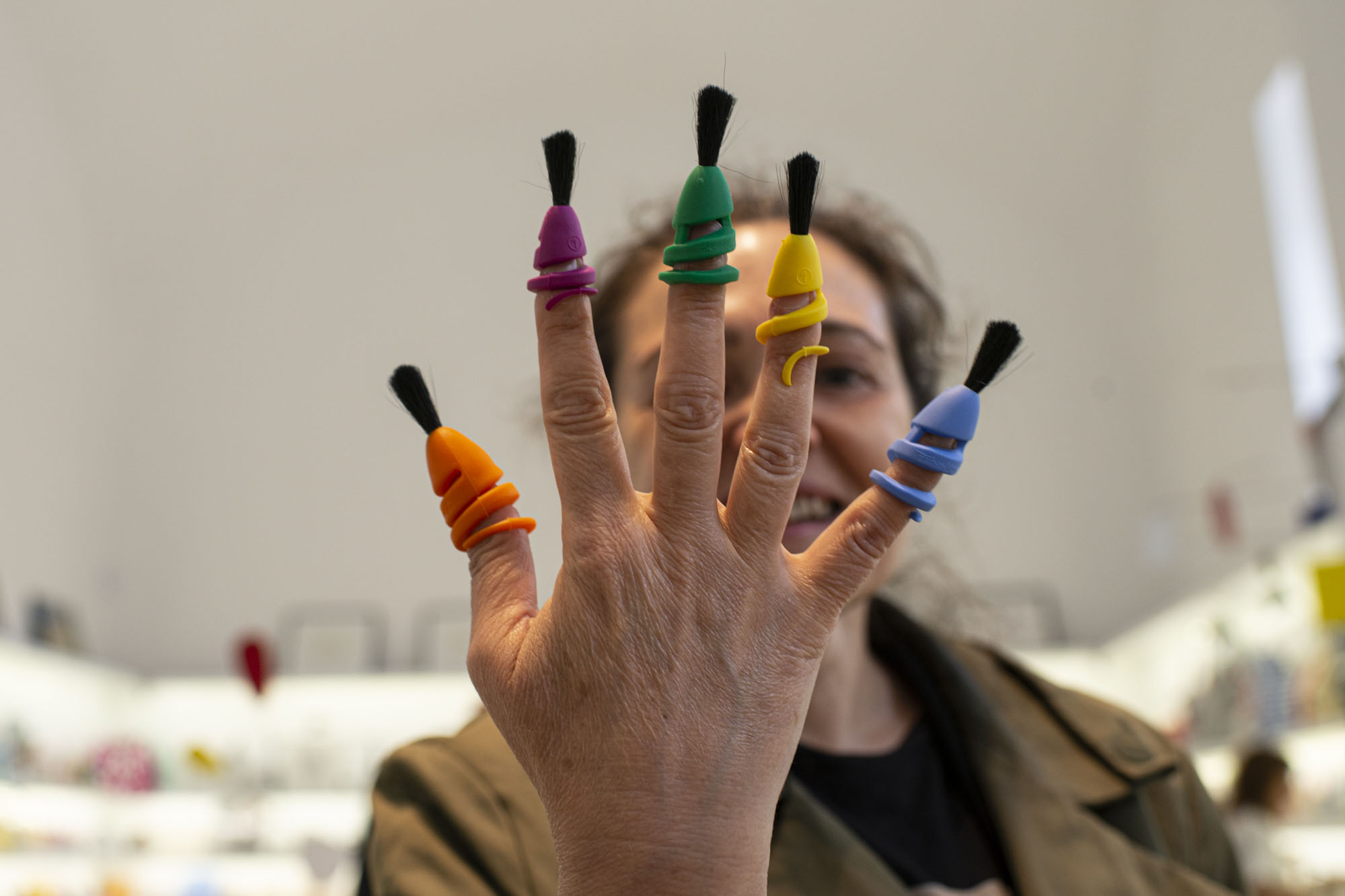 Pinceles para dedo en diversas tallas para que se ajusten a manos adultas e infantiles. Pinceles para dedo en diversas tallas para que se ajusten a manos adultas e infantiles.
