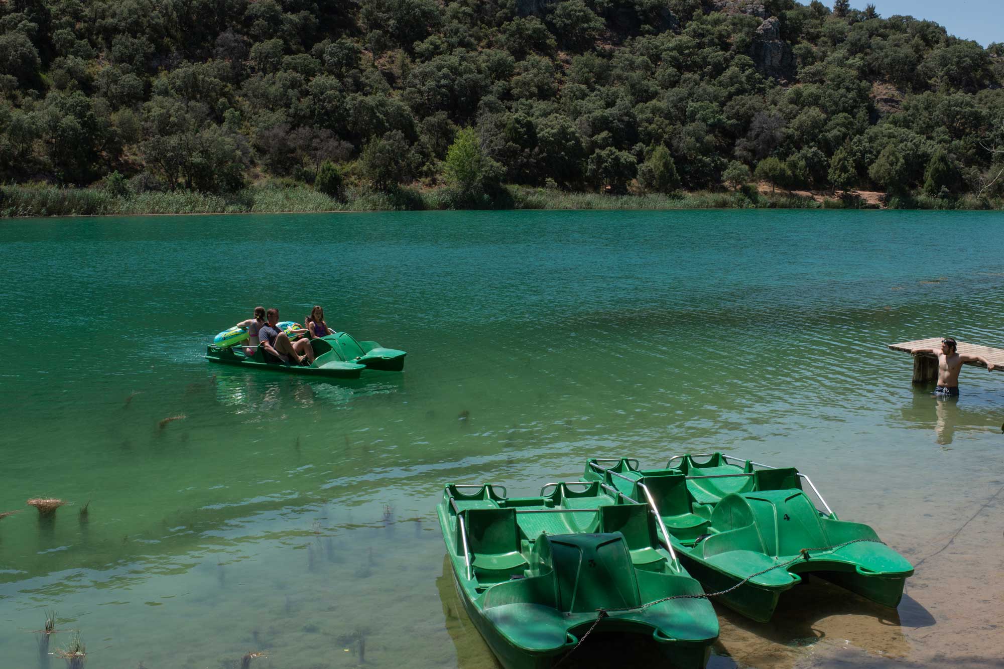 Barcas a pedales en la laguna de San Pedro. Barcas a pedales en la laguna de San Pedro.