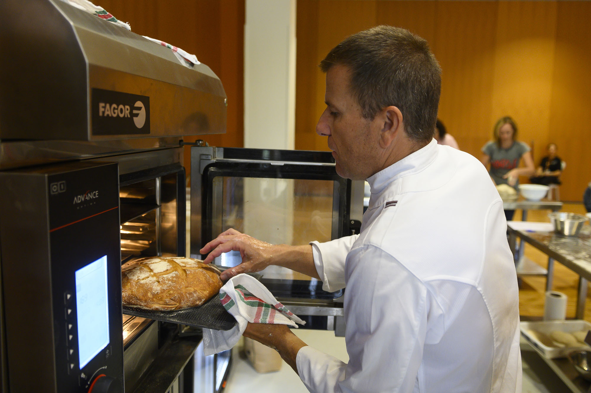 Xavier Barriga protagonizó un delicioso taller de pan. Xavier Barriga protagonizó un delicioso taller de pan.