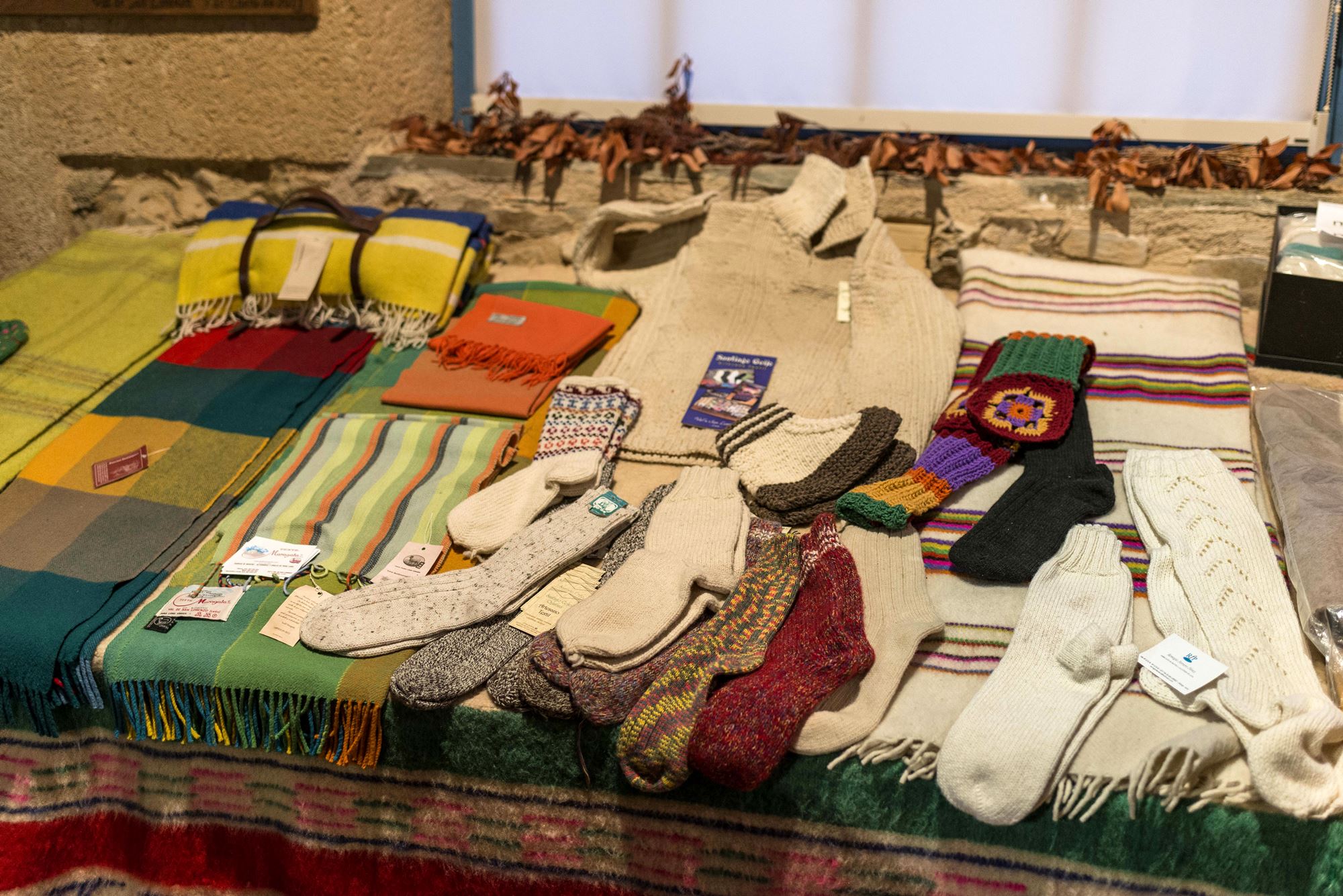Fabricados con lana maragata. Museo Textil de Val de San Lorenzo. Fabricados con lana maragata. Museo Textil de Val de San Lorenzo.
