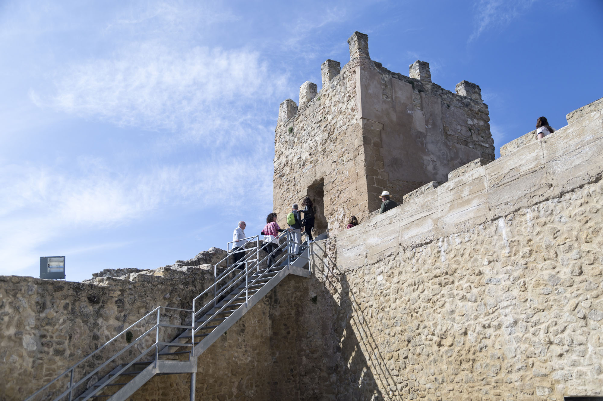 La Torre del Homenaje, del castillo Hisn-Ashar, a la que Rafael Alberti dedicó un poema. La Torre del Homenaje, del castillo Hisn-Ashar, a la que Rafael Alberti dedicó un poema.