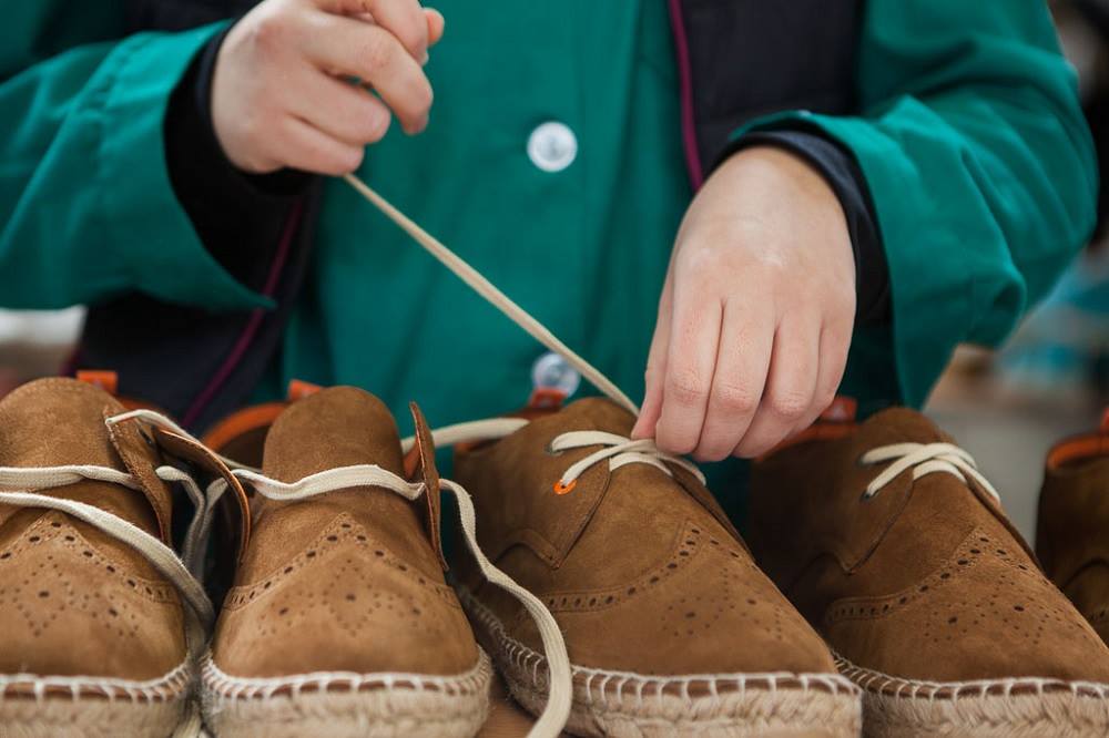 Todos los ejemplares siguen realizándose a mano. Foto: Abarca Shoes. Todos los ejemplares siguen realizándose a mano. Foto: Abarca Shoes.