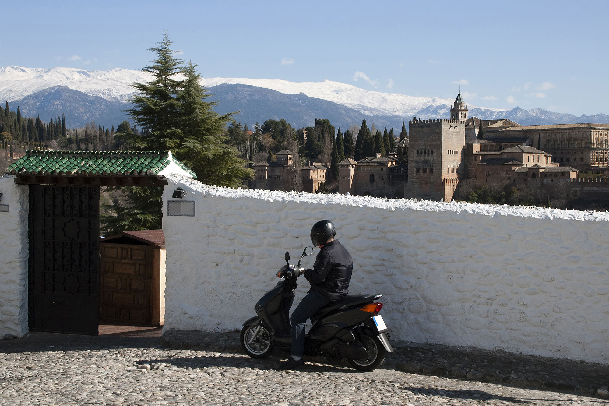 Un buen plan es descubrir Granada a dos ruedas. Foto: shutterstock Un buen plan es descubrir Granada a dos ruedas. Foto: shutterstock