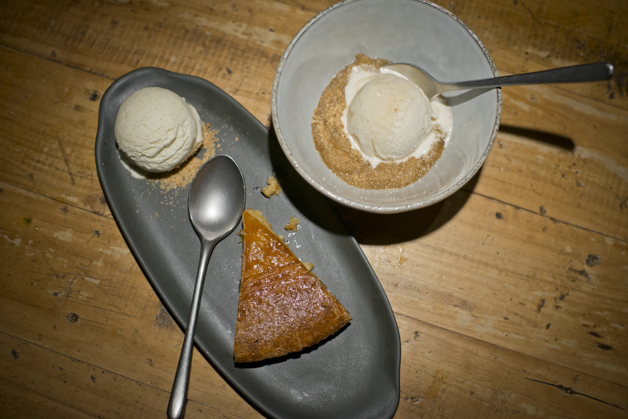 Helado de sidra y pastel de Rafa Gorrotxategi. Helado de sidra y pastel de Rafa Gorrotxategi.