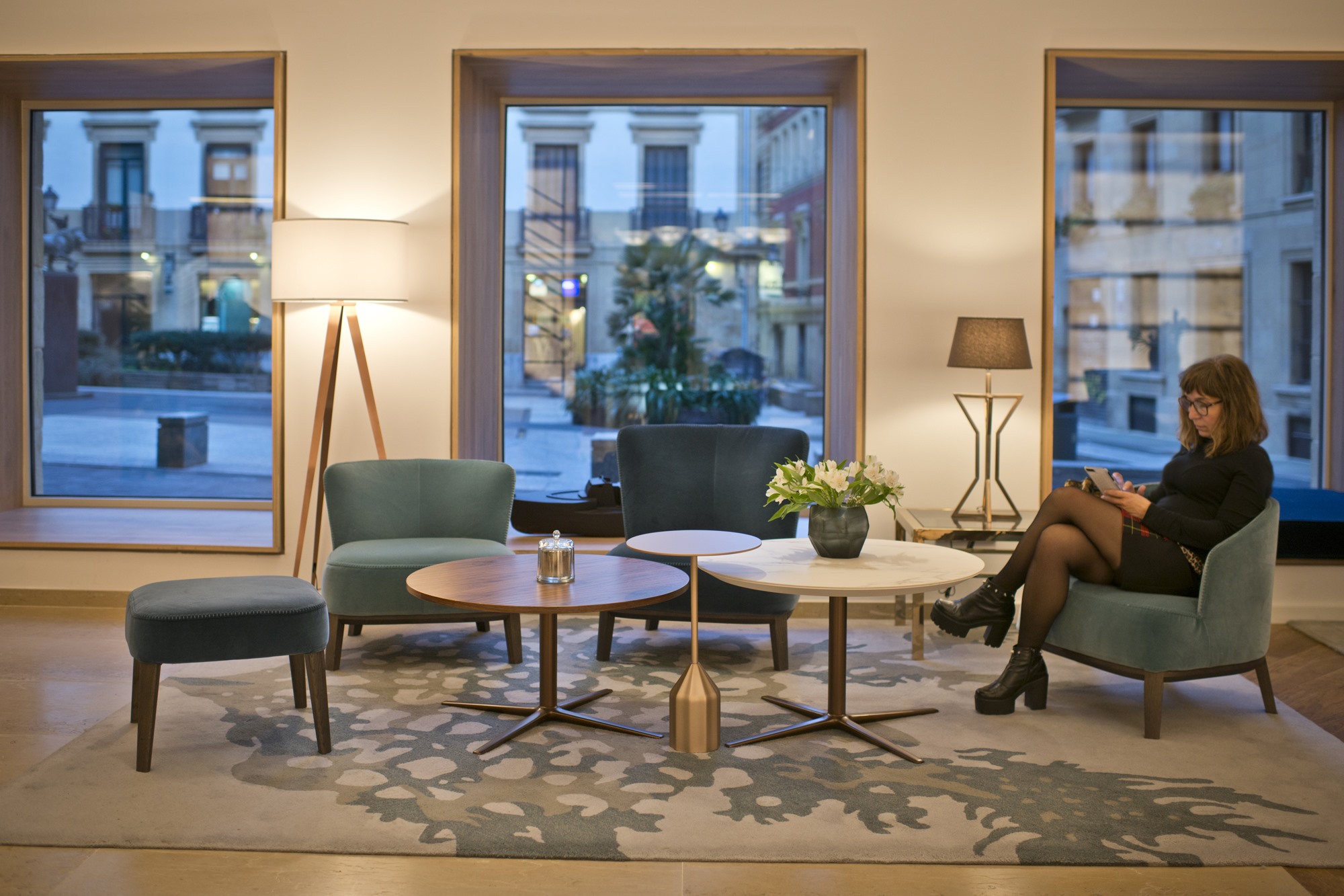 En el 'lobby', terciopelo, alabastro, cobre y una estudiada iluminación para que el ambiente resulte acogedor. En el 'lobby', terciopelo, alabastro, cobre y una estudiada iluminación para que el ambiente resulte acogedor.