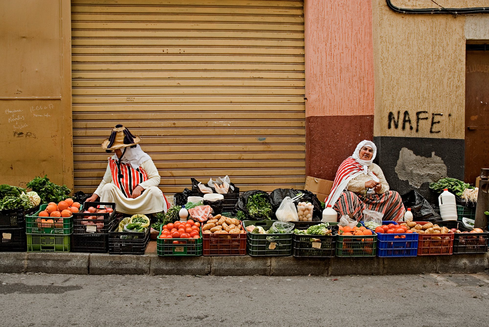 Ceuta musulmana: vendedoras callejeras en El Príncipe Ceuta musulmana: vendedoras callejeras en El Príncipe