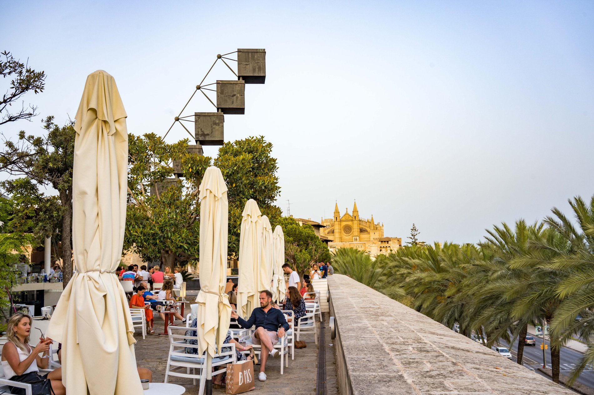 Terrazas en Palma: Es Baluard Restaurant & Lounge (vistas a la catedral) Terrazas en Palma: Es Baluard Restaurant & Lounge (vistas a la catedral)
