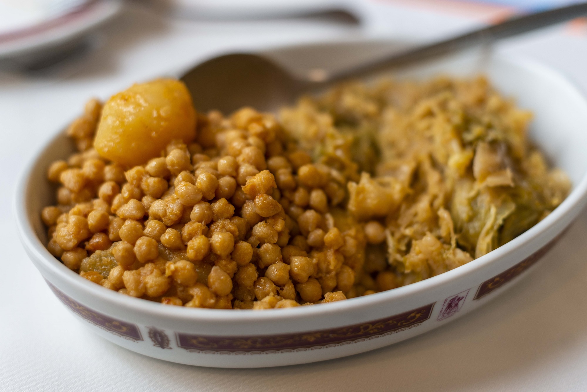 Los garbanzosde Valdevieja o de Pedrosillo con repollo de Barrientos de la Vega.