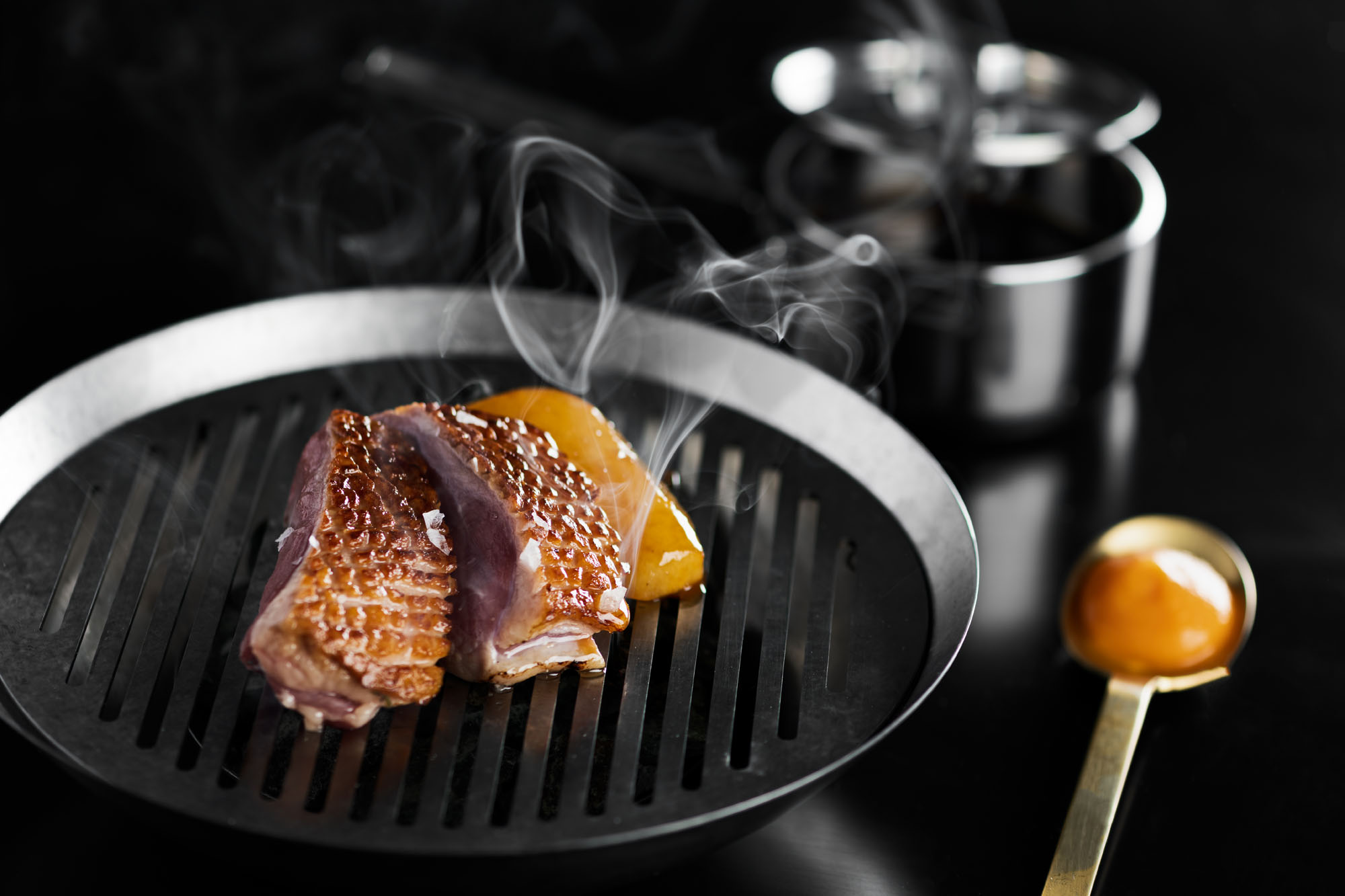 Pato a la brasa, pera a la vainilla y boniato rojo. Foto: 'Sonata 32'. Pato a la brasa, pera a la vainilla y boniato rojo. Foto: 'Sonata 32'.