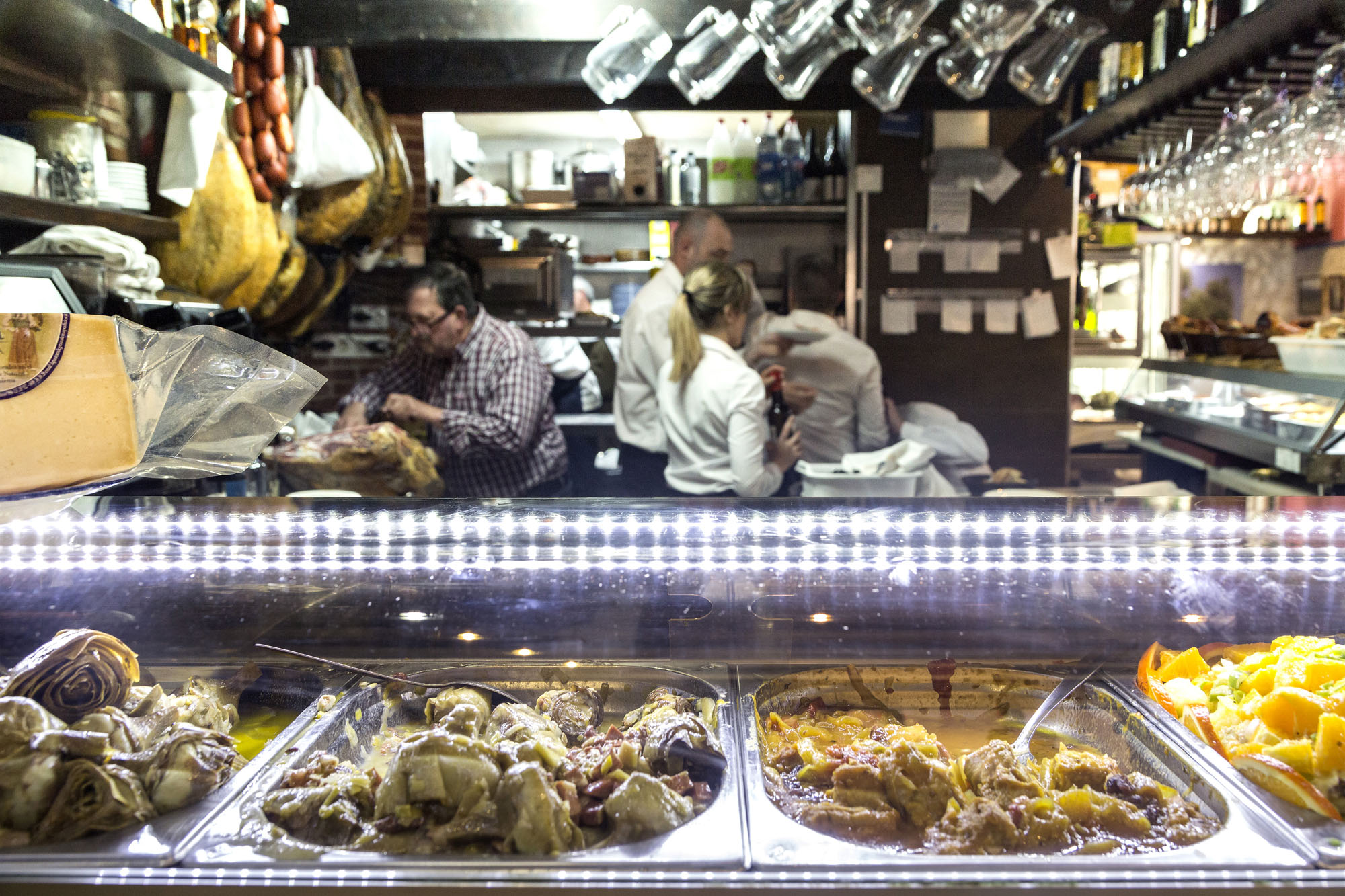 Mariano propone alcachofas fritas, confitadas, rebozadas o montilladas. Hay para todos. Mariano propone alcachofas fritas, confitadas, rebozadas o montilladas. Hay para todos.